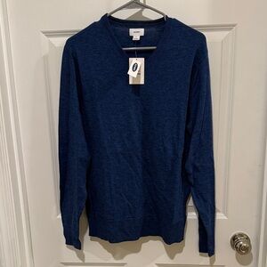 Old Navy Men's V-Neck Sweater in Deep Blue